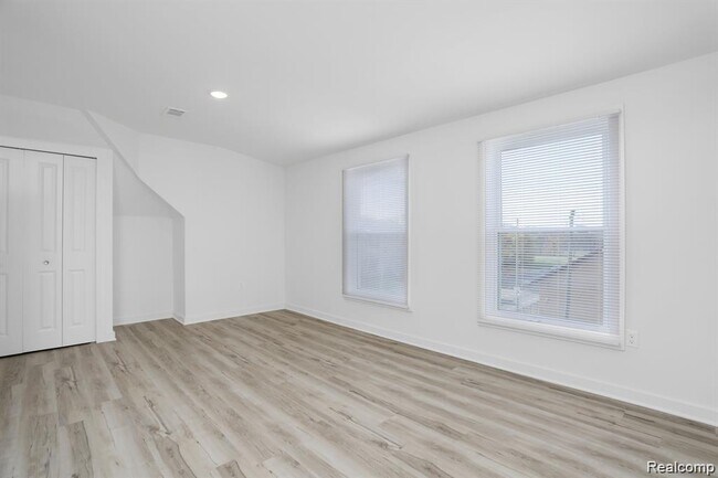 Building Photo - 799 E Grand Blvd