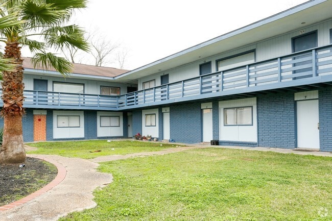 Primary Photo - Del Rio Apartments
