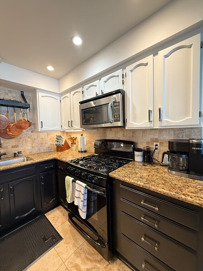 Building Photo - 39 Porto Bello Dr