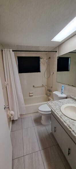 Building Photo - 8436 Newton Dr