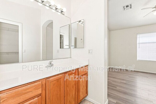 Building Photo - 8952 E Birchwood Cir