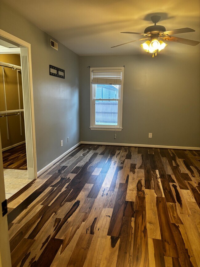 Building Photo - 8112 Cloudcroft Ln