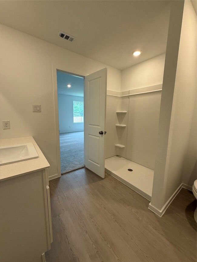 Building Photo - 335 Parkin Ct