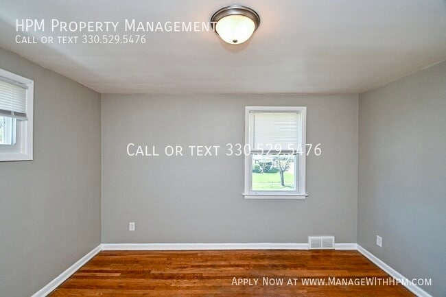 Building Photo - 885 S Green Rd