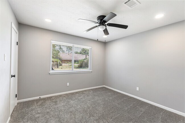 Building Photo - 24610 Green Moss Dr