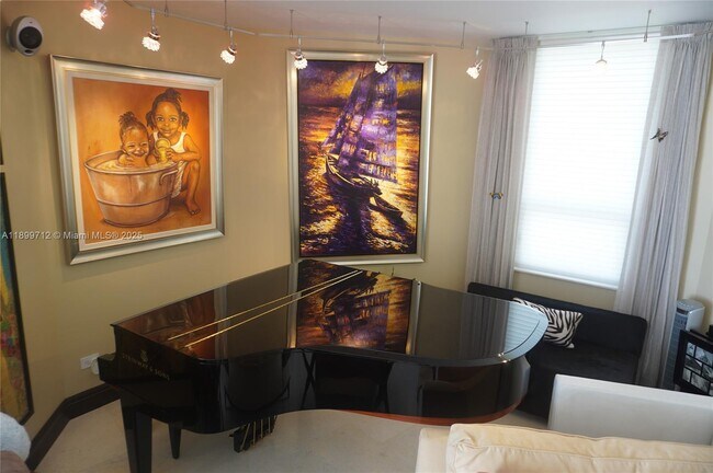 Building Photo - 808 Brickell Key Dr