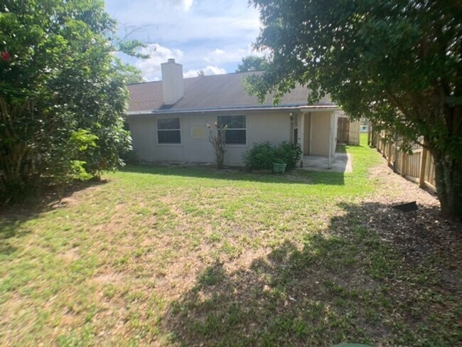 Building Photo - Beautiful open 2/2 Near UCF