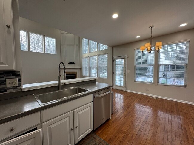 Building Photo - 3029 Peachtree Cir