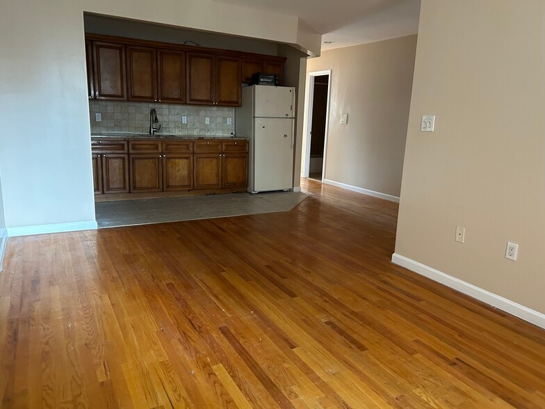 Primary Photo - 1284 Arnow Ave