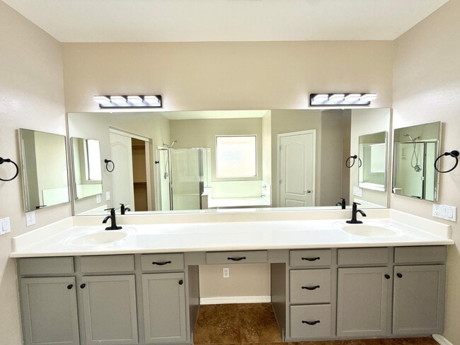 Building Photo - 17455 W Meadow Ln