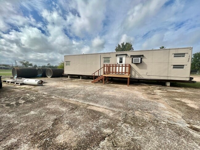 Building Photo - 2749 Wagon Trail Rd