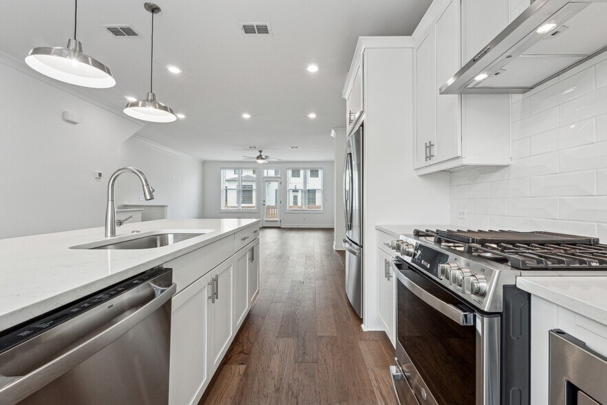 Building Photo - 528 Healy Dr