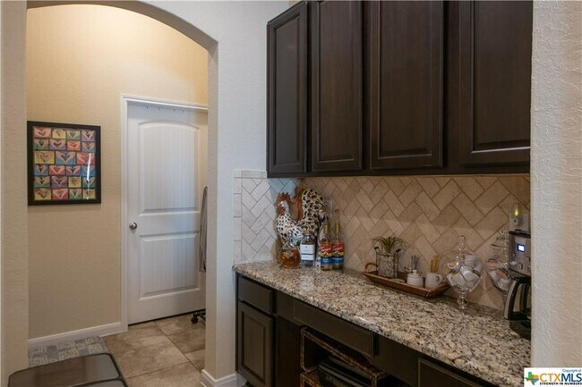 Building Photo - 5633 Briar Fld