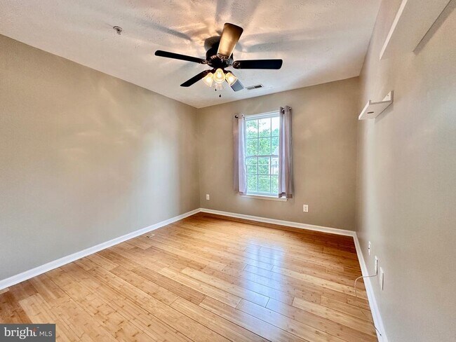 Building Photo - 2107 Mardic Dr