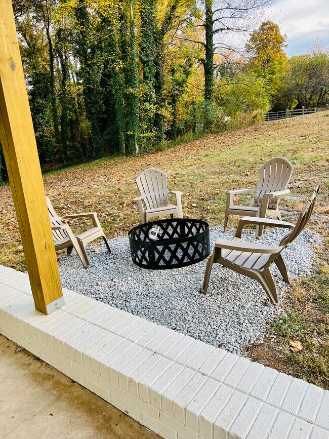 Building Photo - 4454 Roberta Cir