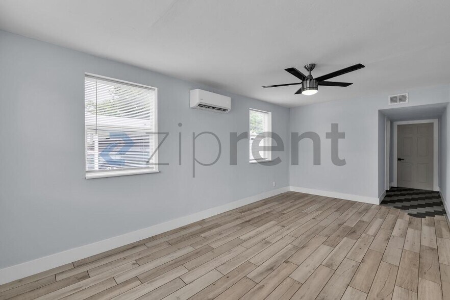 Building Photo - Unit