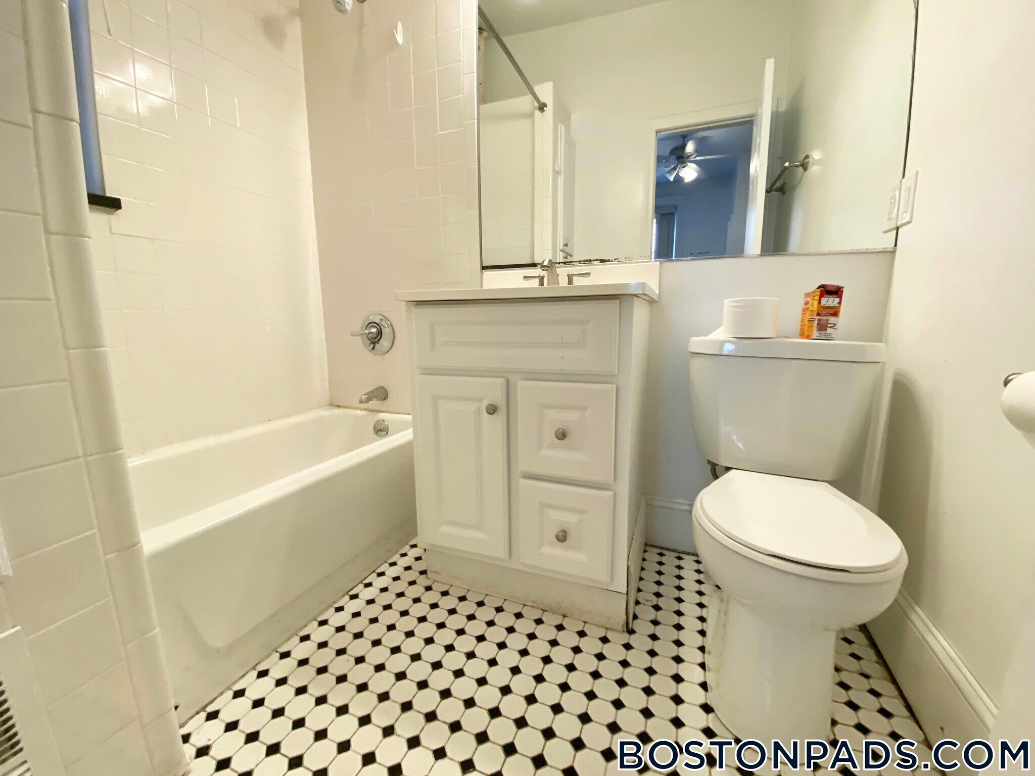 Building Photo - 64 Hemenway St