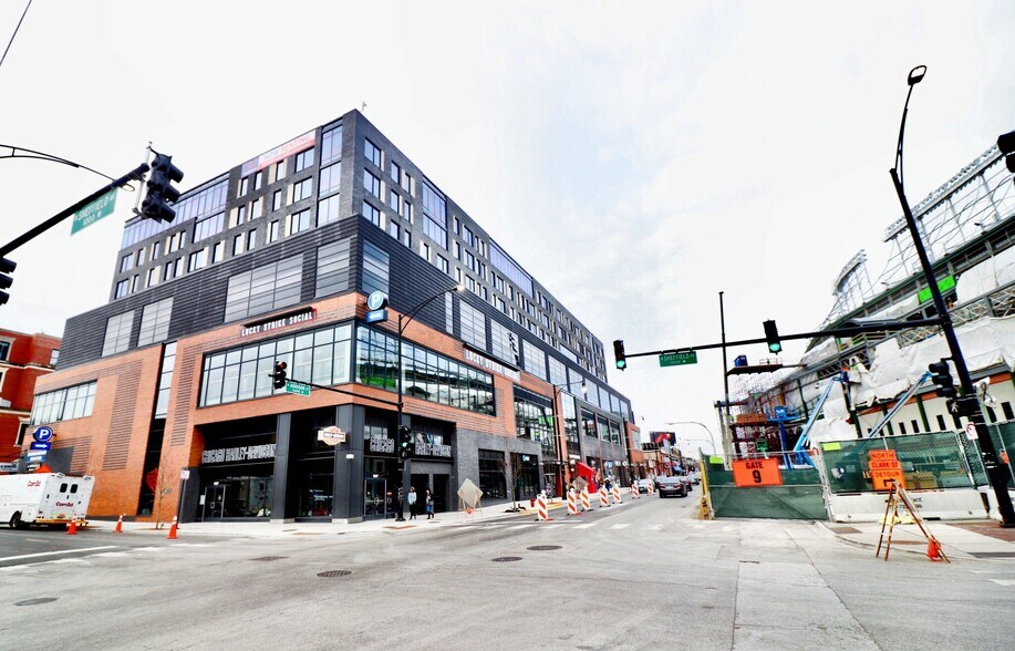 Building Photo - 1025 W Addison St
