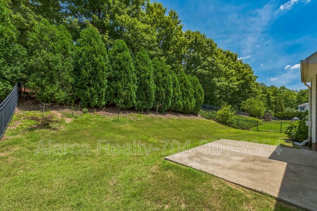 Building Photo - 1016 Ridgehaven Rd