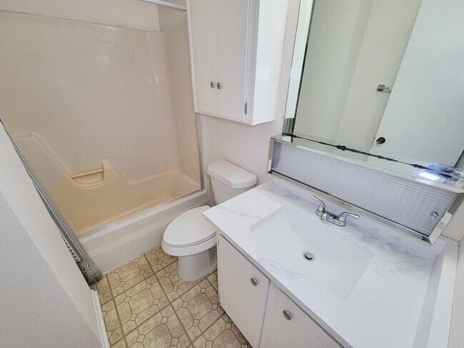 Primary Photo - 1815 Country Village Blvd