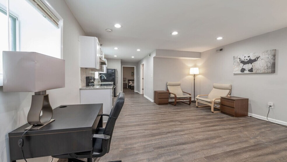 Building Photo - 48 E Reed Ave