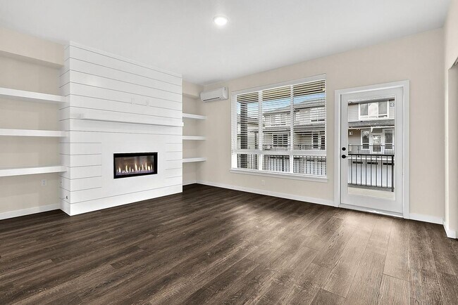 Building Photo - Contemporary 4 Bedroom, 3 Bath Townhome wi...