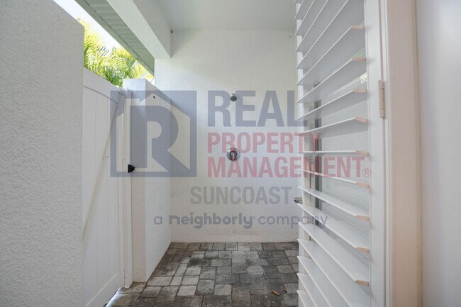 Building Photo - 7745 Sandhill Lake Dr