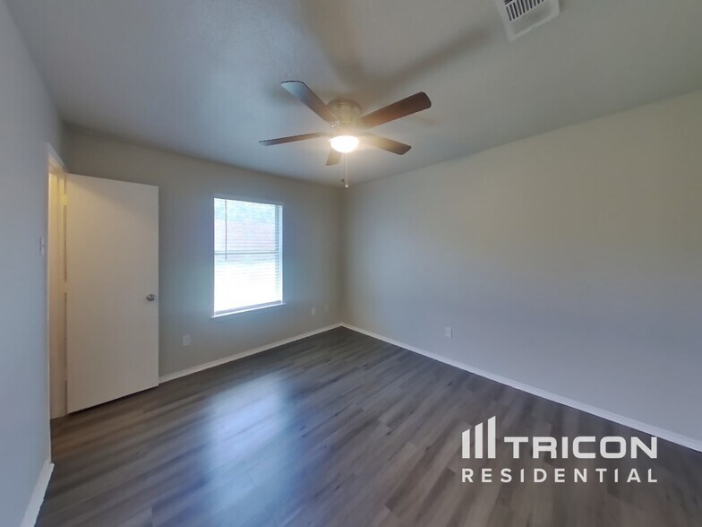 Building Photo - 1410 Misty Meadow Dr