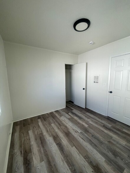 Building Photo - 1291 E Villa Vis Ave