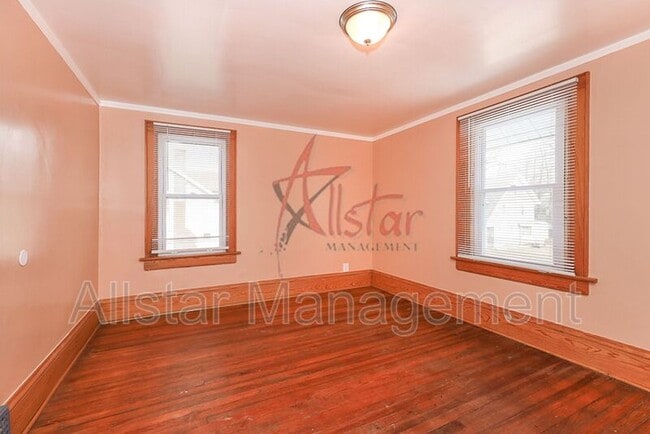 Building Photo - 458 Hillwood Dr