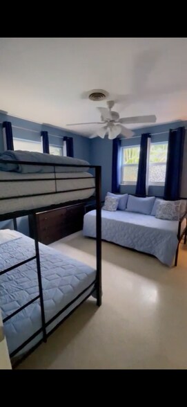 Building Photo - 4511 NE 13th Ave