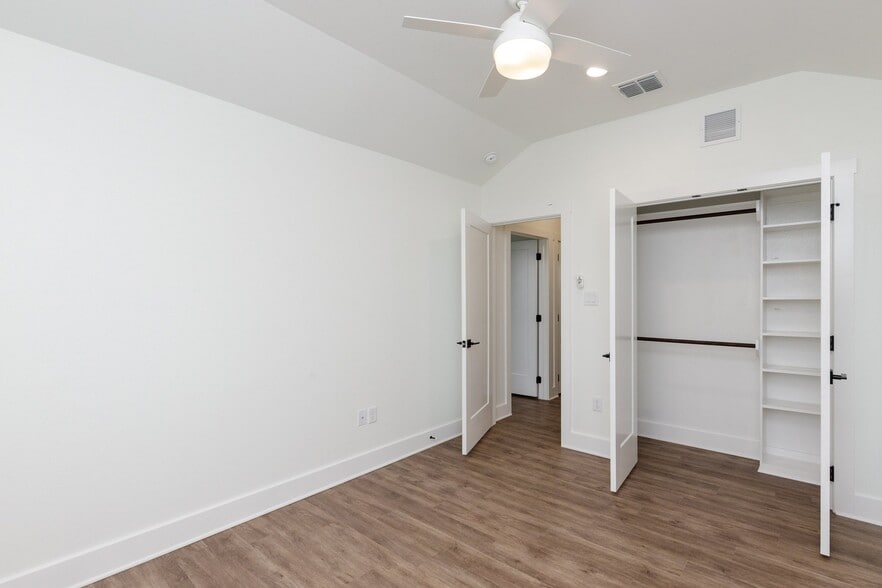 Building Photo - 15302 E Chesapeake