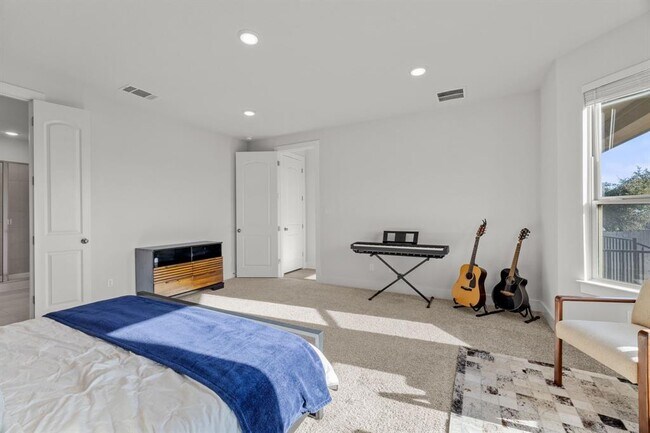 Building Photo - 319 Pecos River Xing