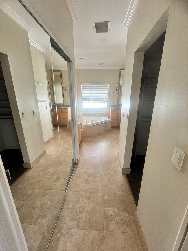 Building Photo - 857 SW 11th Ct