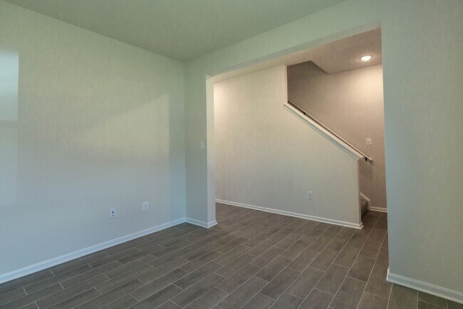Building Photo - 4 Bed, 3 Bath, Single Family Home in Hedgesville, WV
