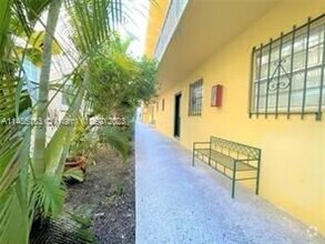 Building Photo - 2 br, 1 bath Condo - 1245 Pennsylvania Ave...