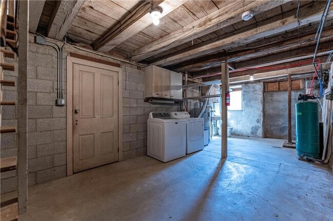 Building Photo - 6350 Robin Ln