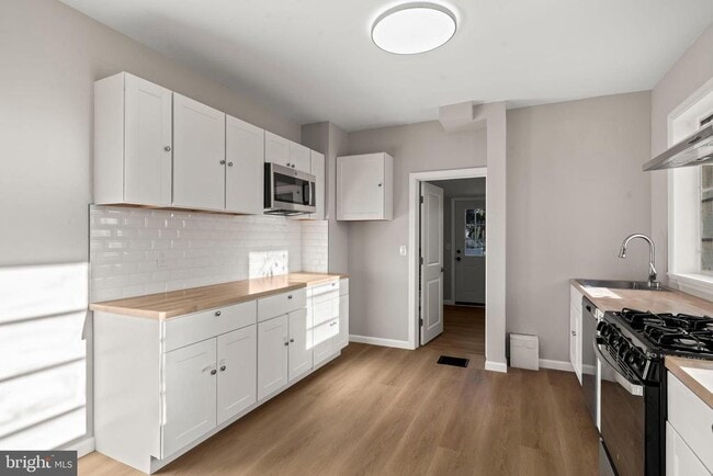 Building Photo - 606 Spruce St