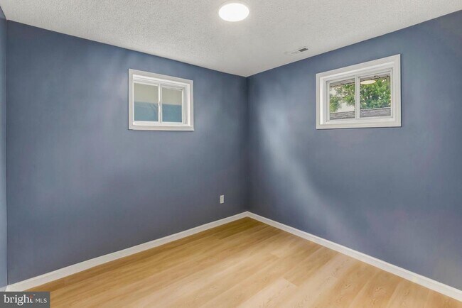 Building Photo - 1037 Monmouth Rd