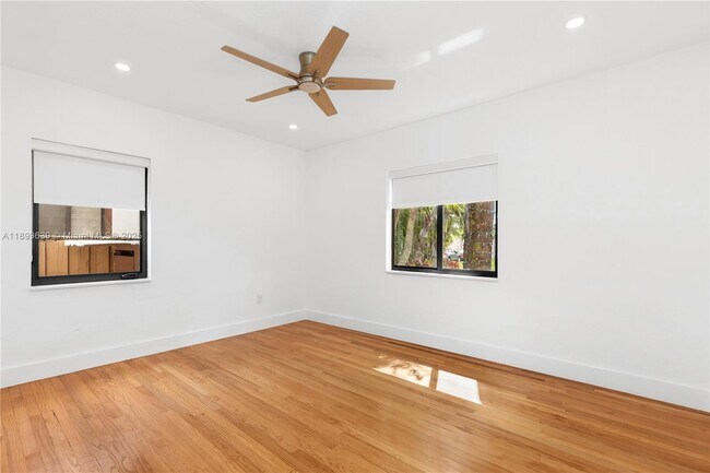 Building Photo - 6731 SW 33rd St