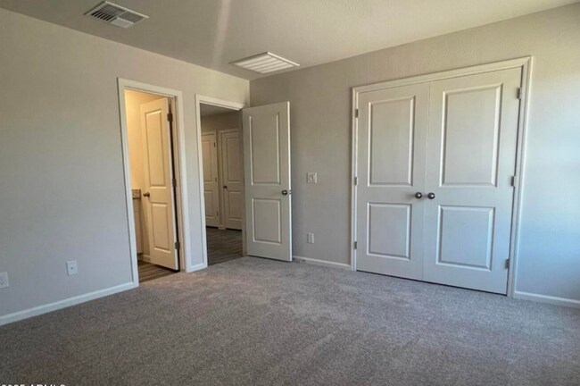 Building Photo - Charming 3 bed 2 bath home located in Eloy!