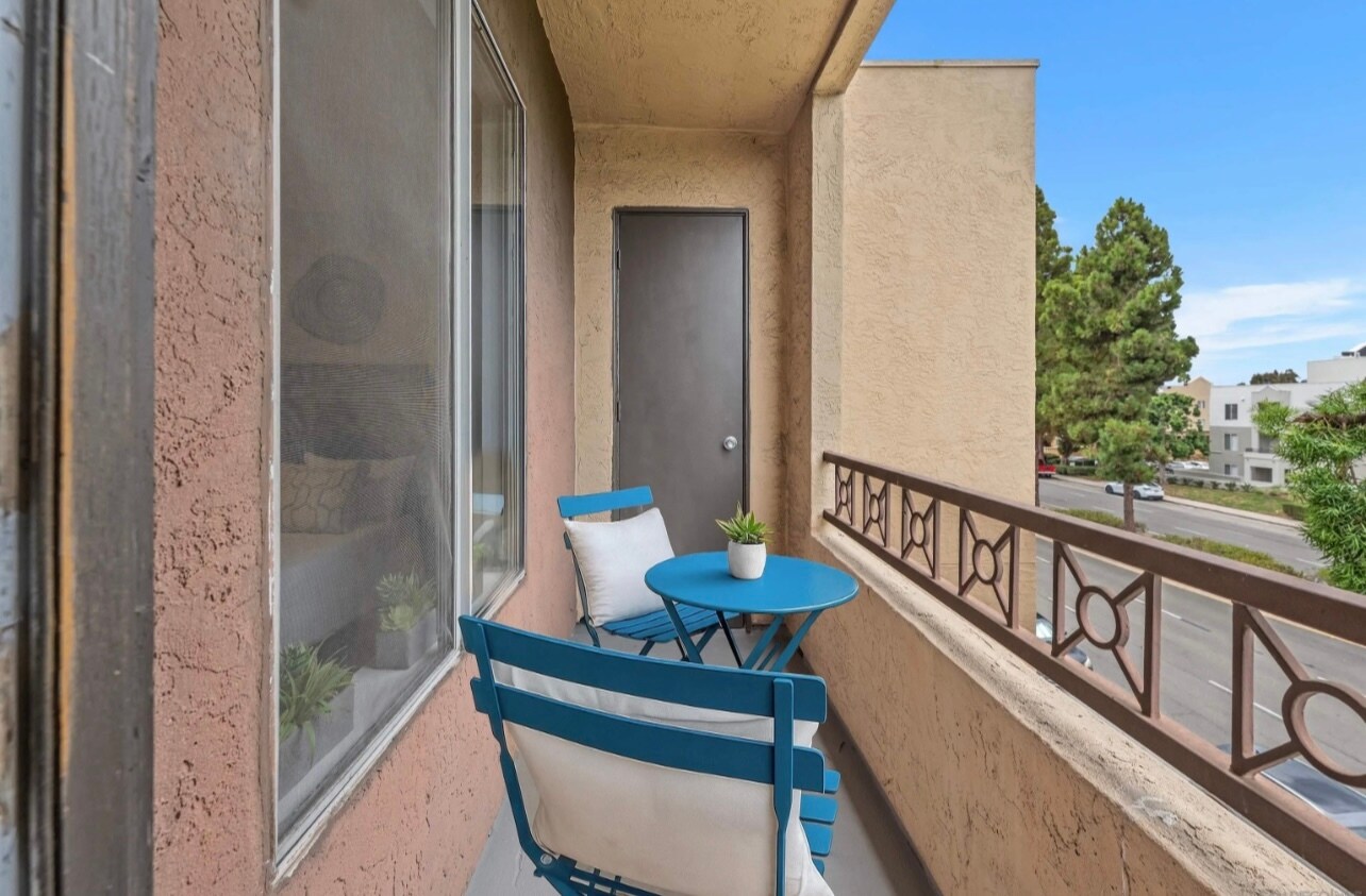 Building Photo - 8889 Caminito Plaza Centro