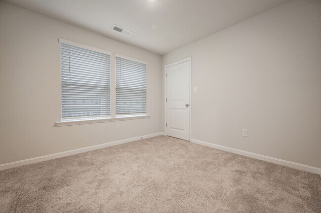 Building Photo - 62 Pepperwood Dr