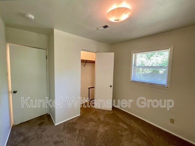 Building Photo - 1715 Menard Dr