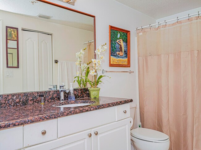 Building Photo - 5095 Fairways Cir