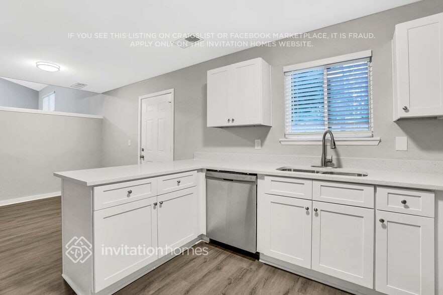 Building Photo - 5120 N Woodbridge Trail