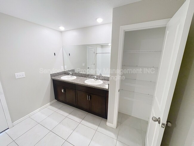 Building Photo - 10344 Alder Green Dr