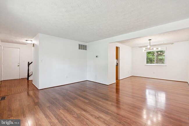 Building Photo - 115 S Dickenson Ave