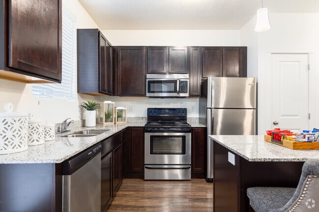 2BR, 2BA - 1,100SF - Aderra Apartments