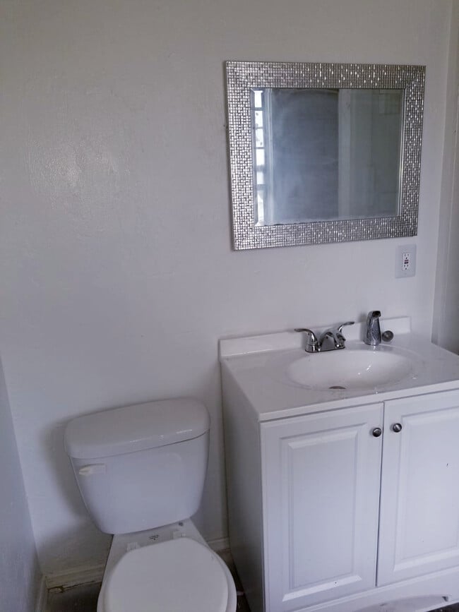 Building Photo - 549 Mulberry St